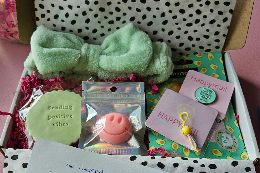 HappyMail cadeaubox vol vrolijkheid en verrassingen, voor jezelf of om cadeau te geven