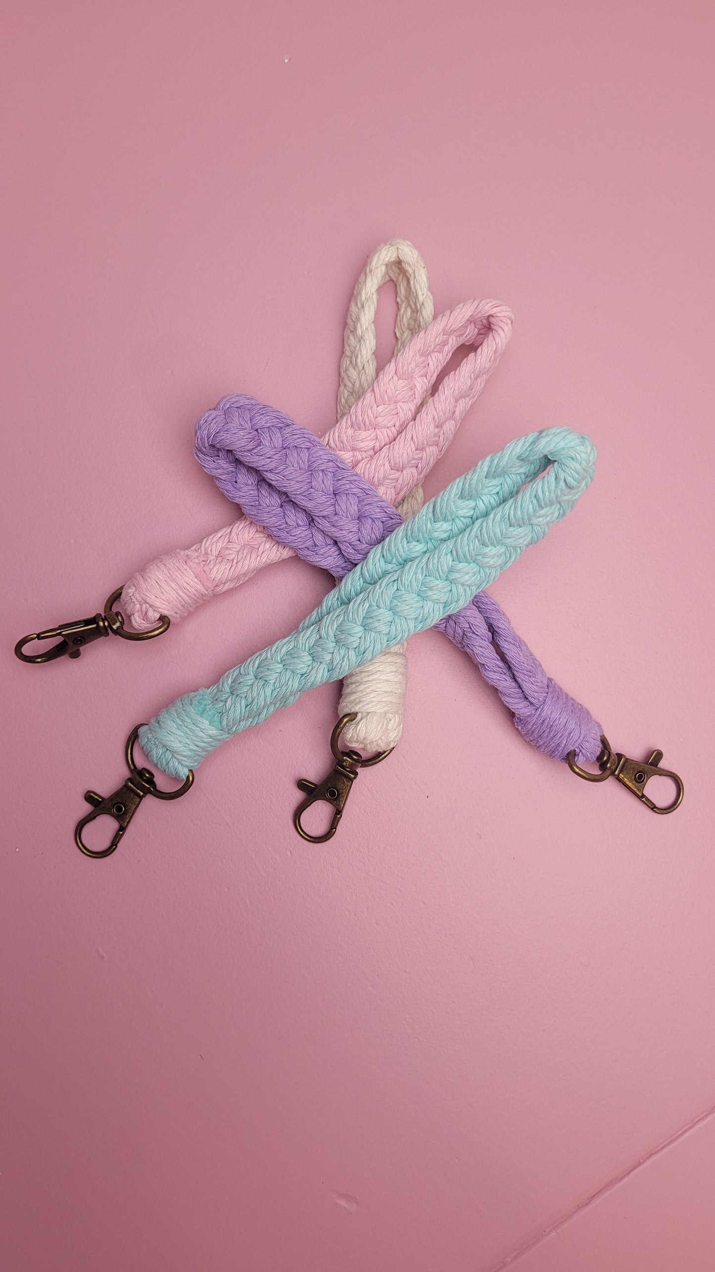 Lila sleutelhanger macrame