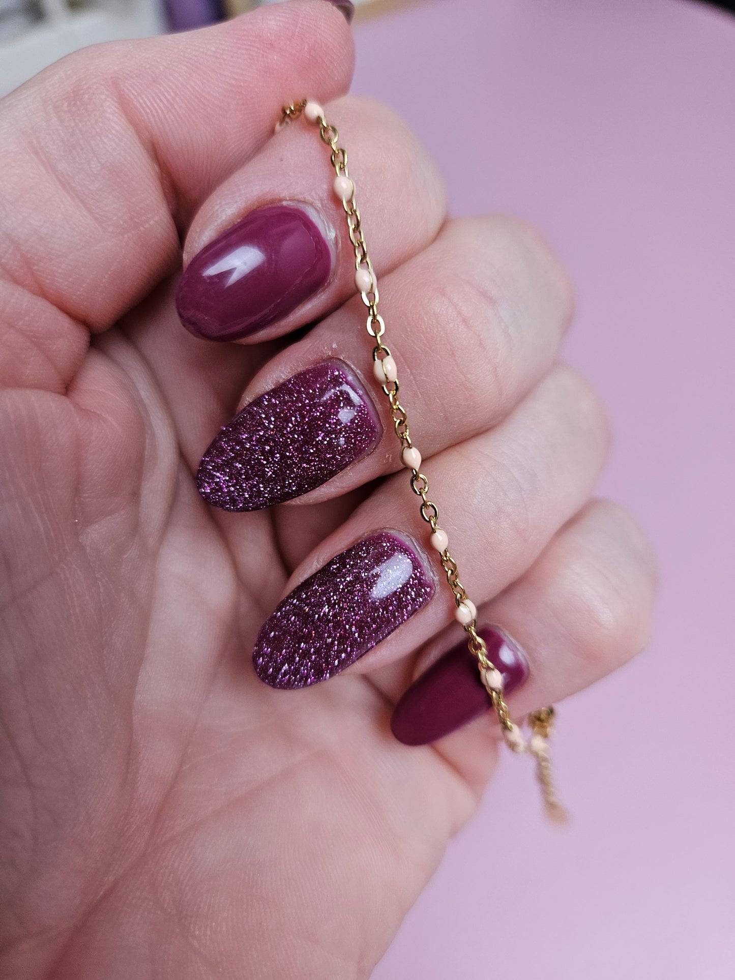 Armbandje zalmroze balletjes