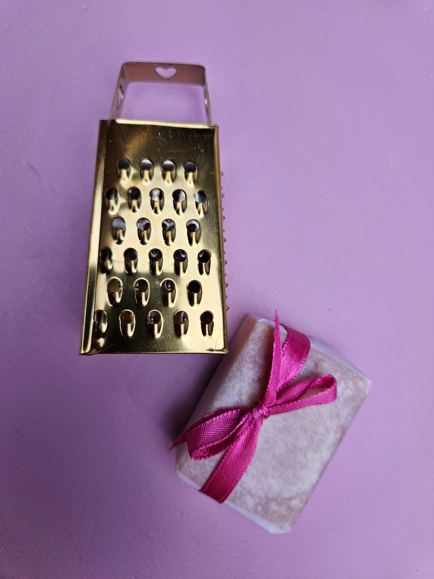 Amberblokje met rasp in de geur cederwood