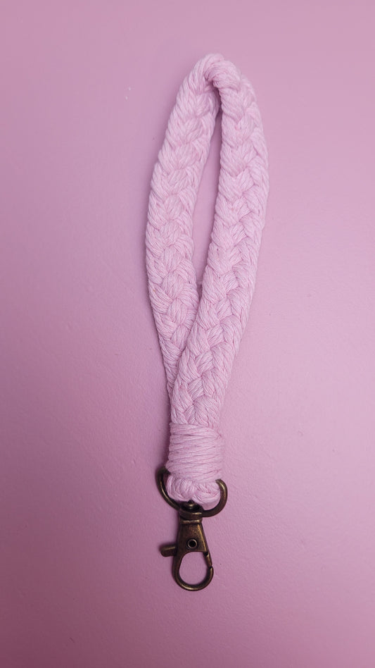 Macramé roze sleutelhanger
